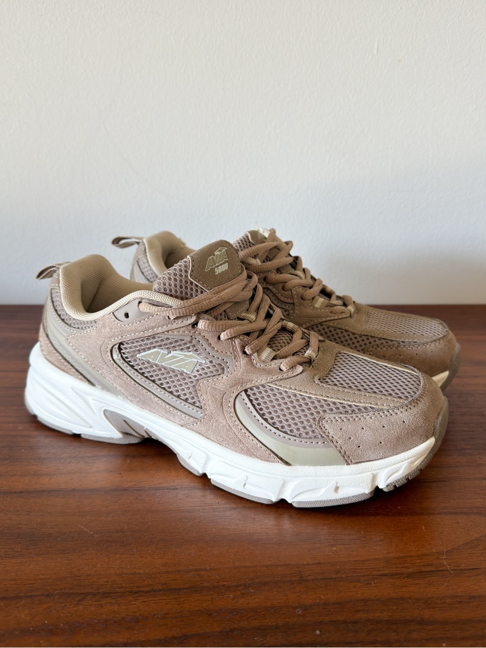Avia 5000 Men’s 8.5 Running Shoes Tan Beige Suede Leather Mesh Retro Sneakers
